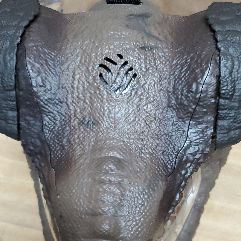 Mattel Dinosaur Mask with Yellow Eye - Picture 12 of 13